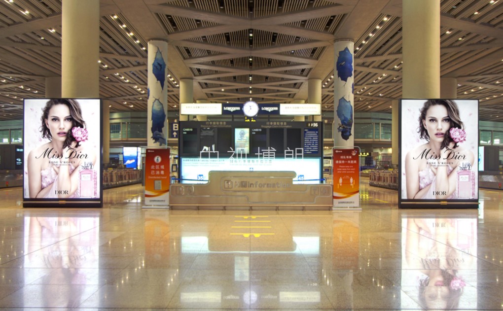 北京首都机场广告-T3国际到达行李厅灯箱套装