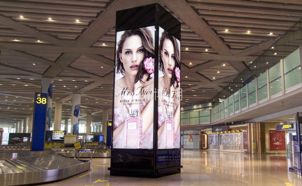 北京首都机场广告-T3国际到达行李厅包柱灯箱