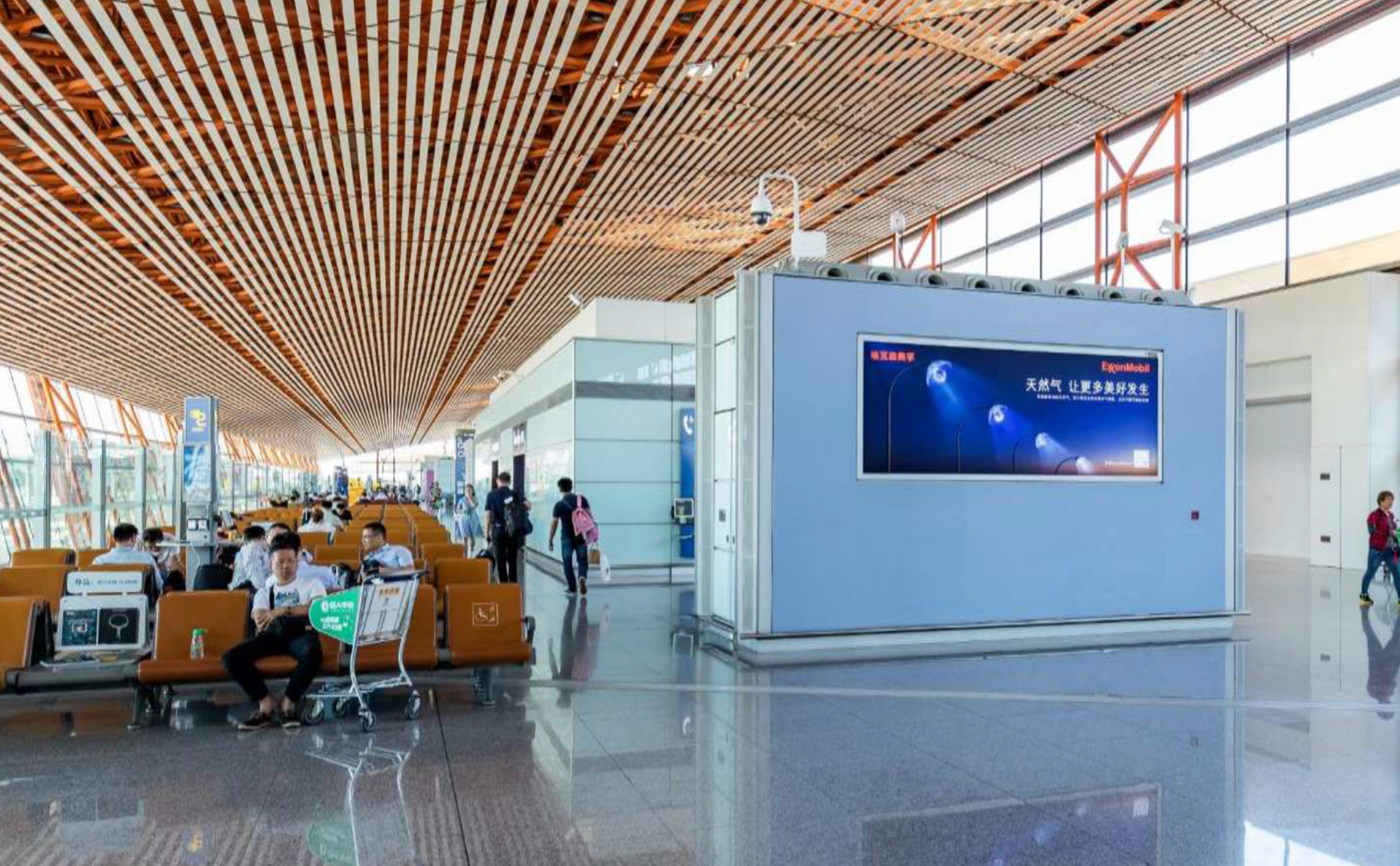 首都机场T3C出发候机灯箱广告