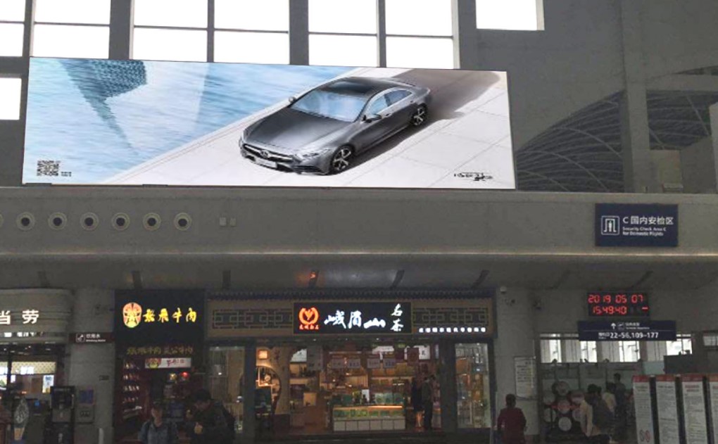 成都机场广告-国内出发大厅高处灯箱1