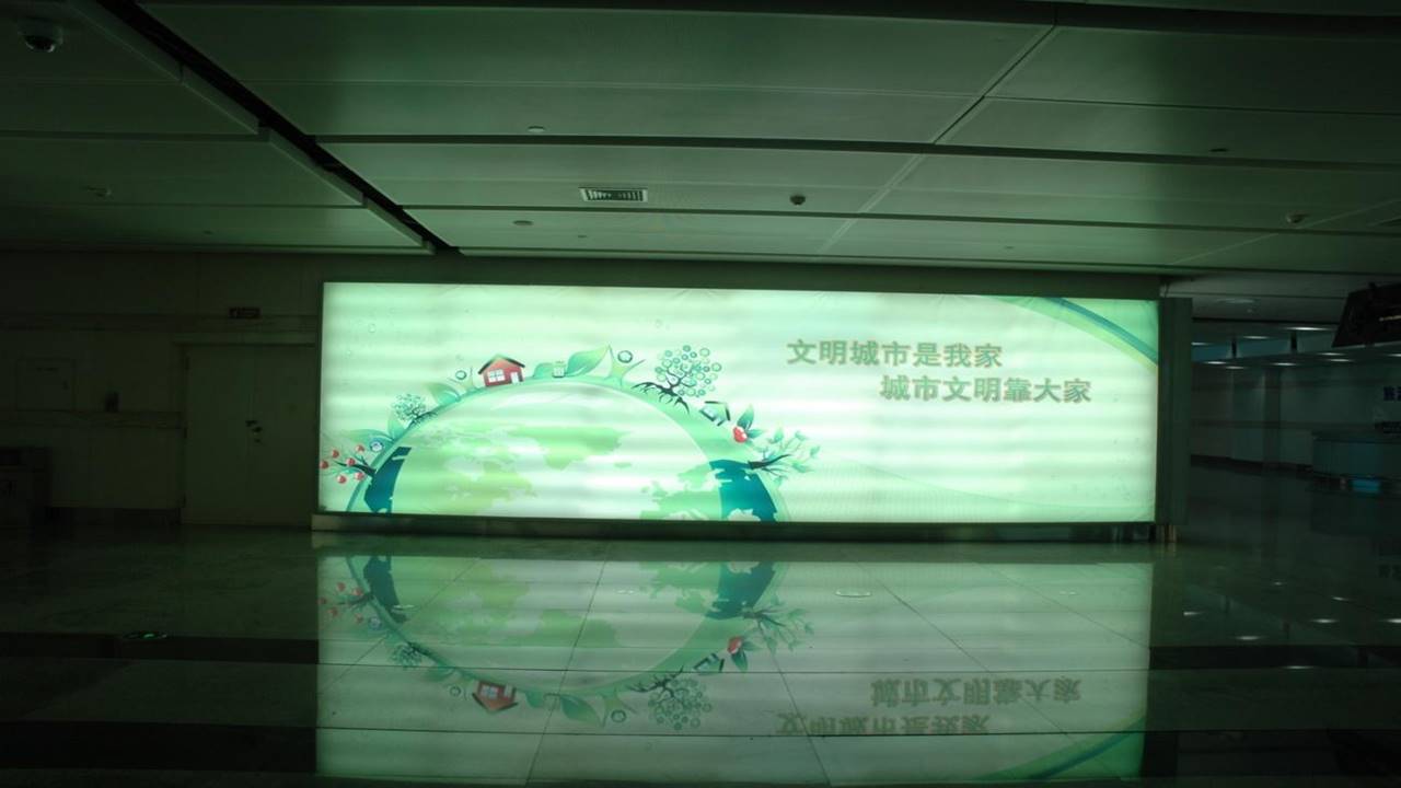 大连机场广告-一层到达行李厅D06 