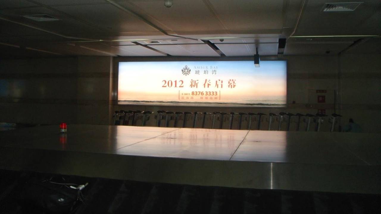 大连机场广告-一层到达行李厅D10