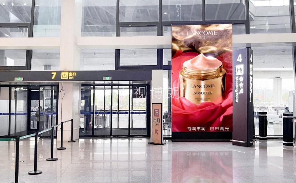 桂林机场广告-迎客厅出口室内灯箱