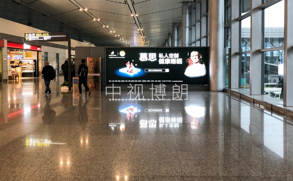贵阳机场广告-T2出发候机厅正迎面灯箱