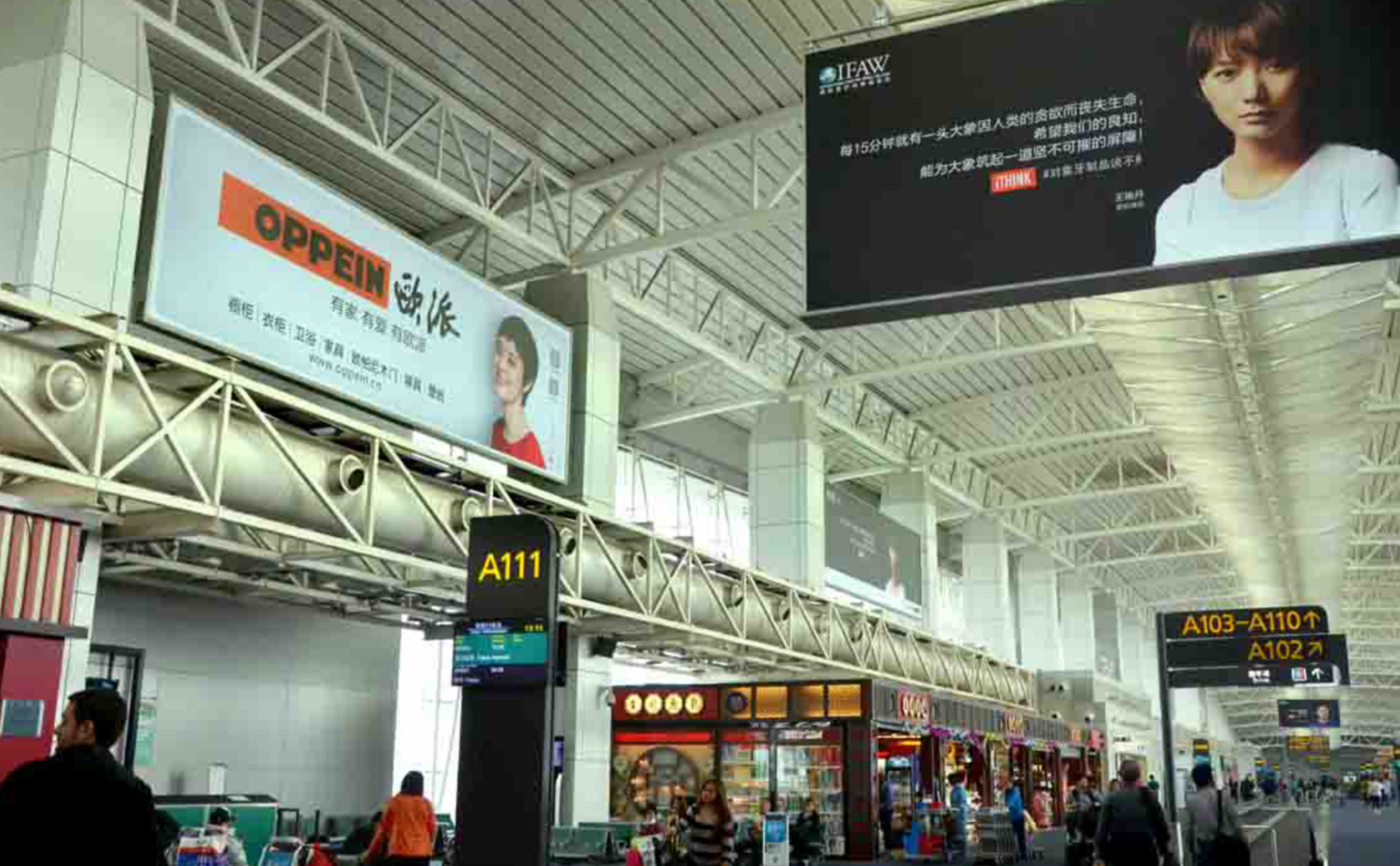 广州机场广告-T1国际出发候机区高空灯箱套装