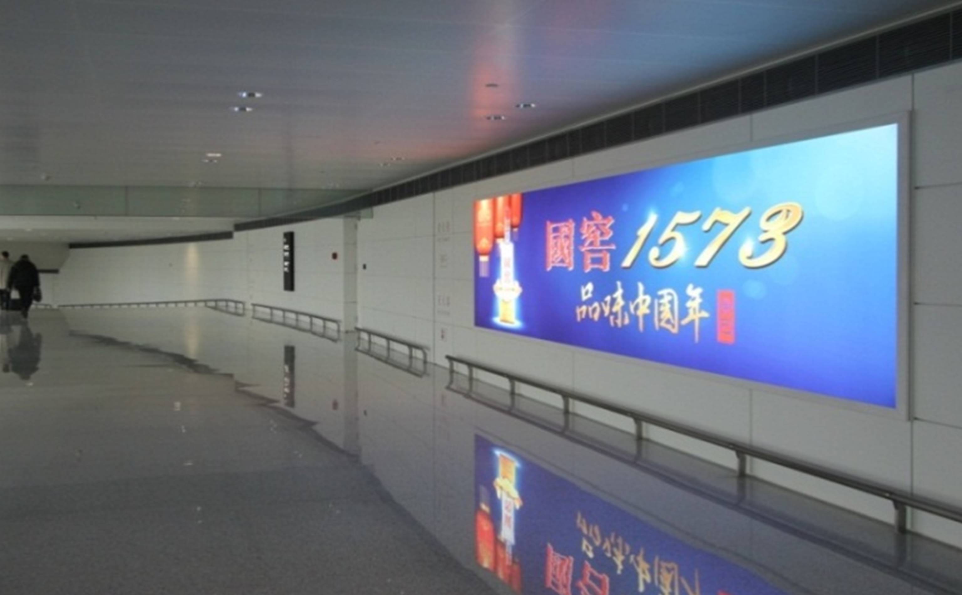 杭州机场广告-T3到达中指廊灯箱DA69/71