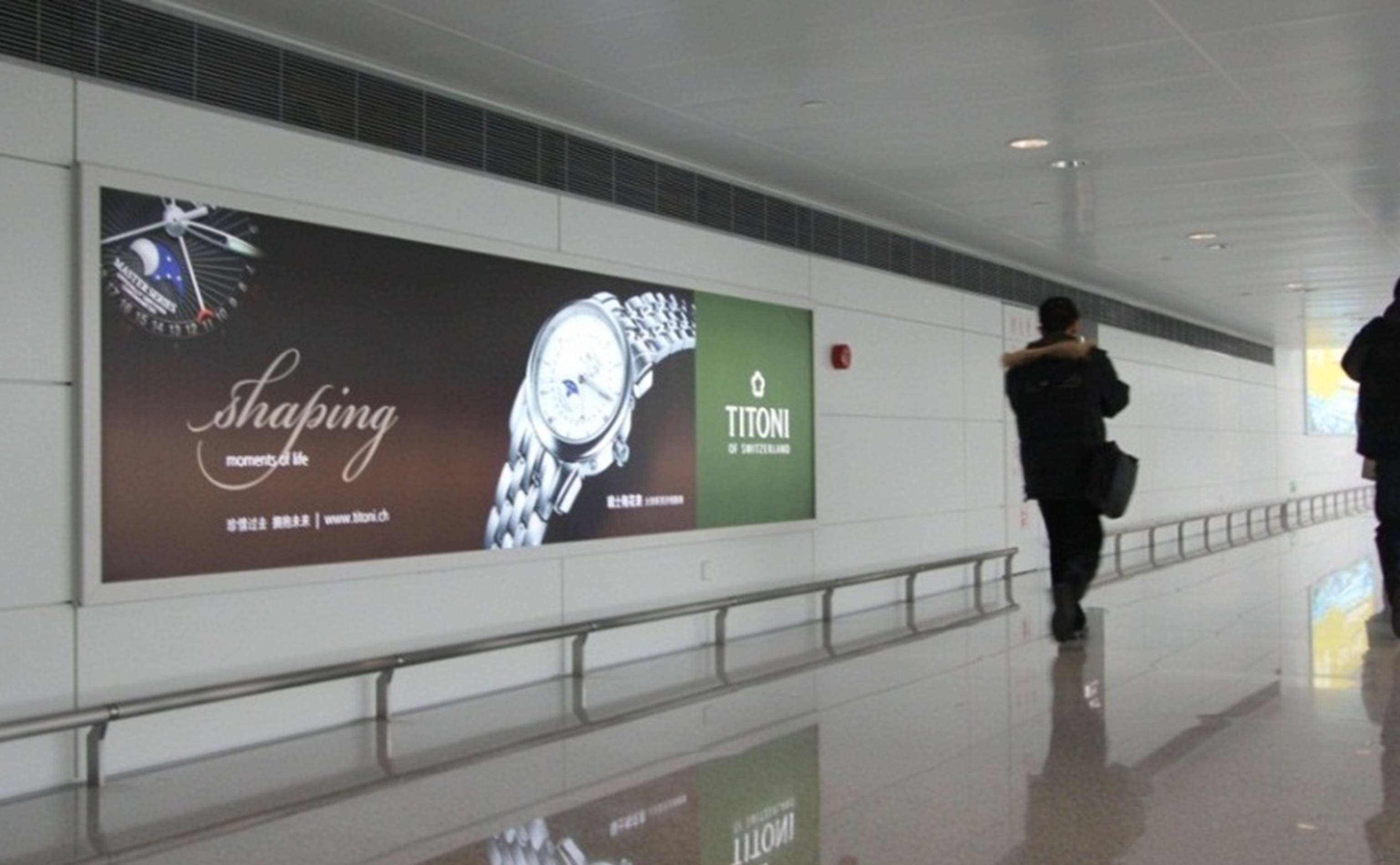 杭州机场广告-T3到达通廊灯箱DA75