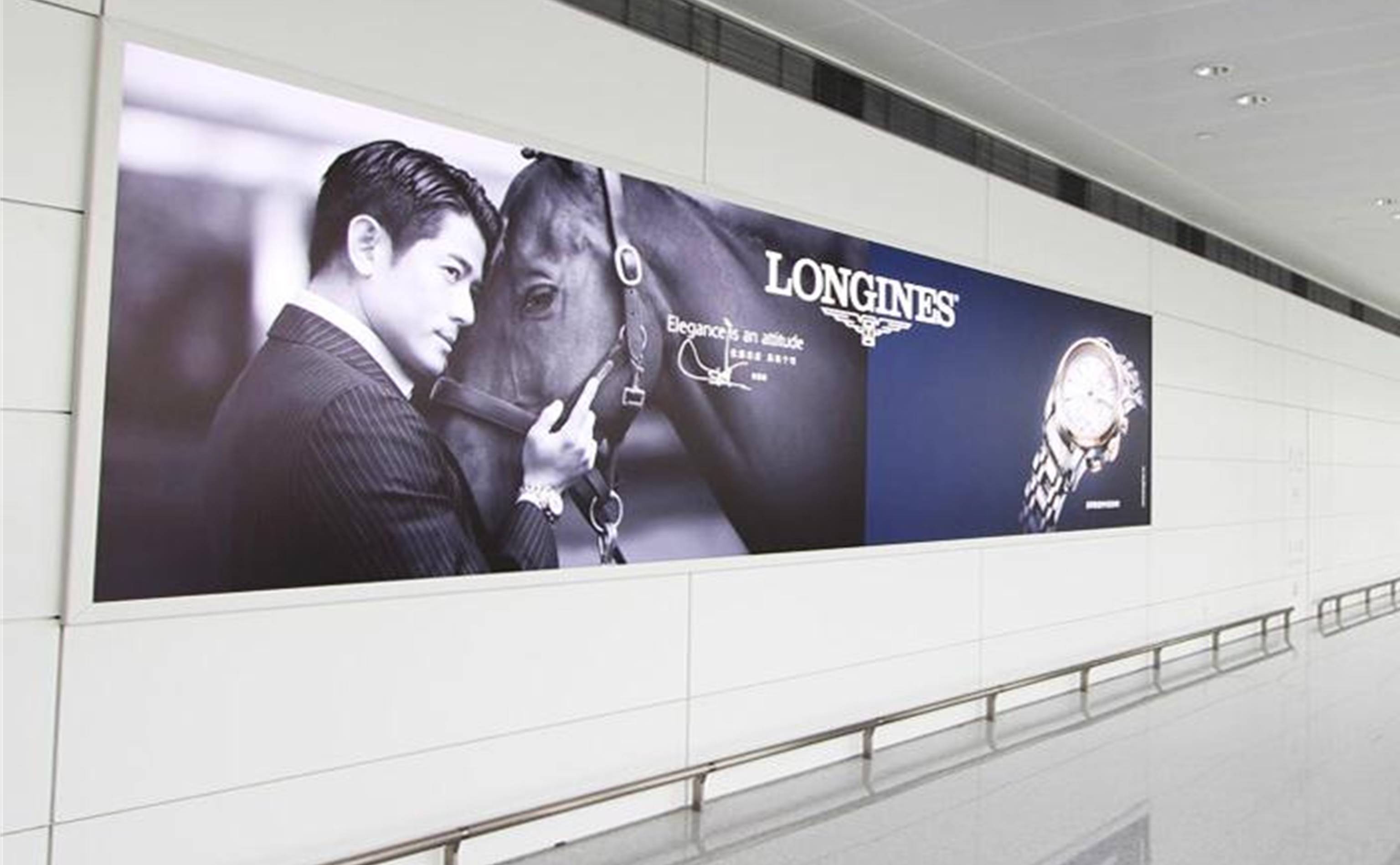 杭州机场广告-T3到达通廊大幅灯箱DA76