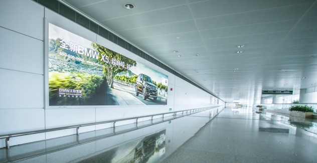 杭州机场广告-T3到达通廊自动扶梯旁灯箱DA66