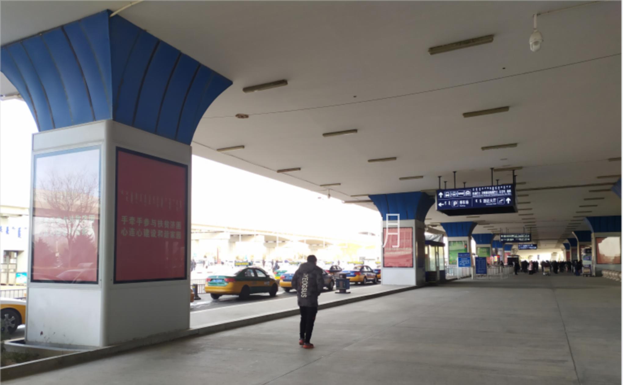 呼和浩特机场广告-接机处包柱灯箱D006