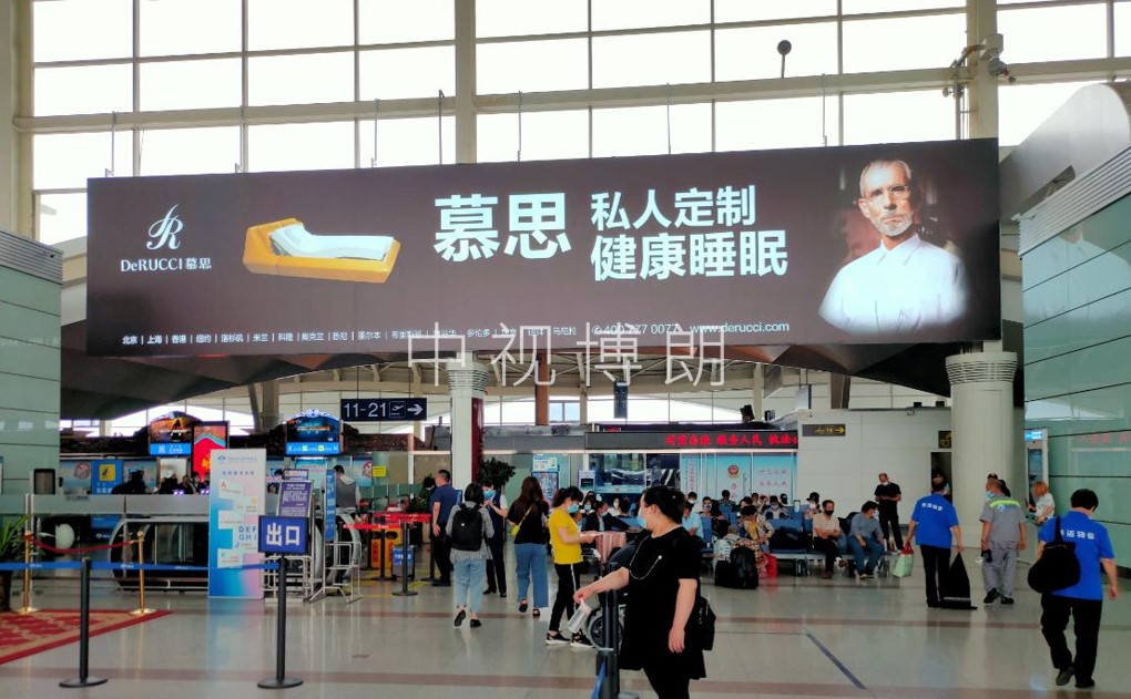 呼和浩特机场广告-出发大厅扶梯灯箱D004