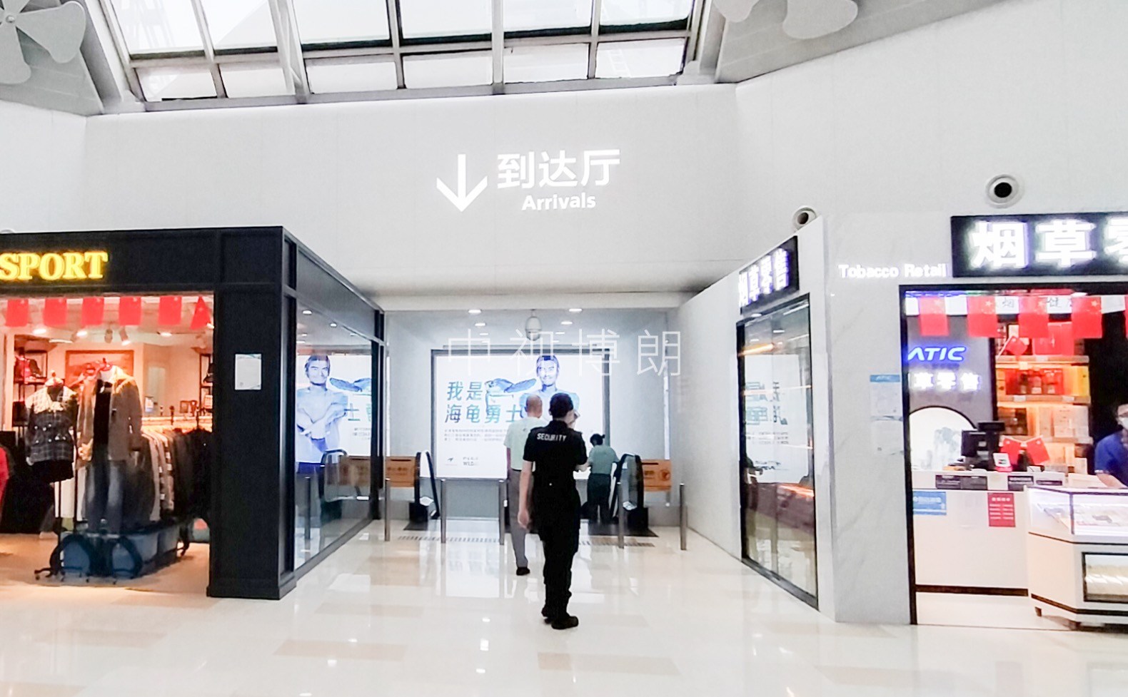 海口机场广告-T1出发扶梯口灯箱套装