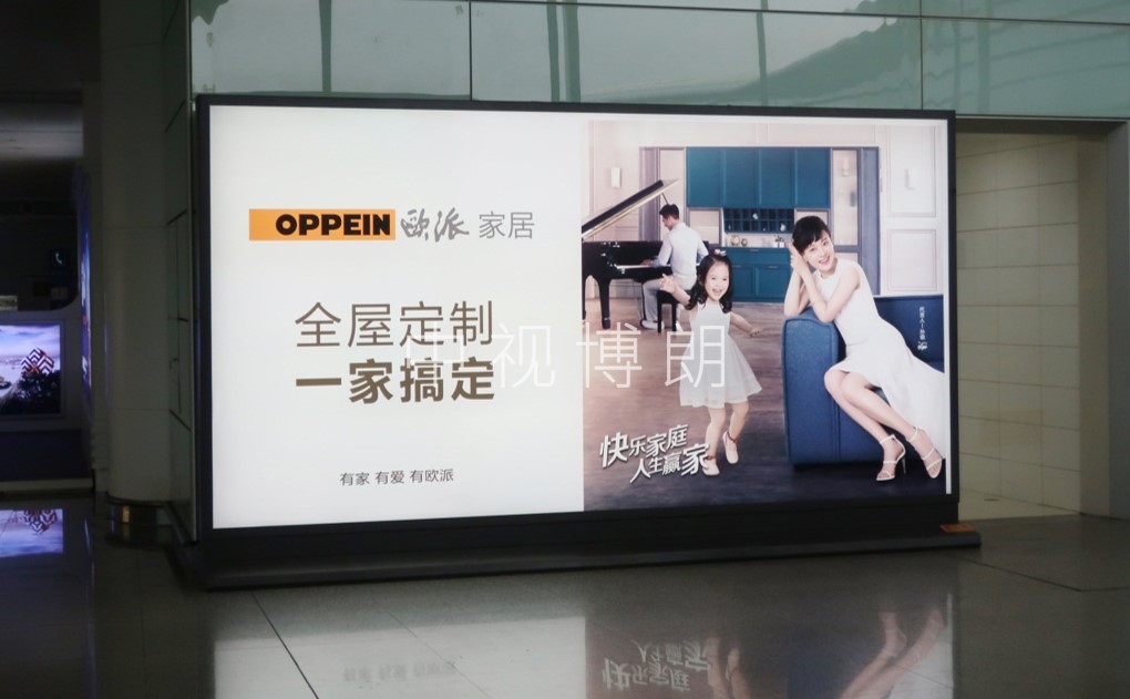 南昌机场行李厅灯箱套装广告