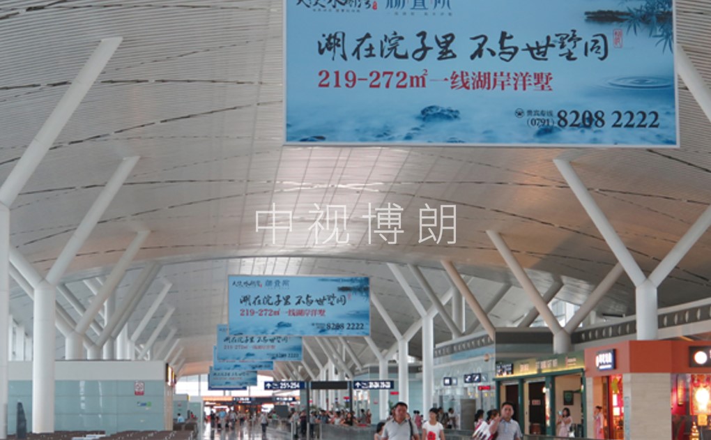 南昌机场出发大厅灯箱广告