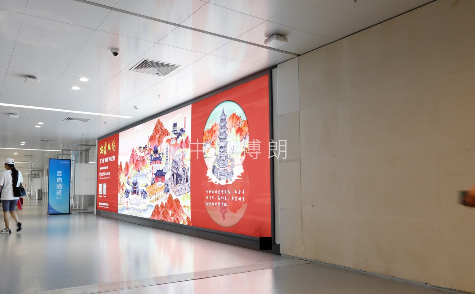 南京机场广告-出发层安检后通廊灯箱