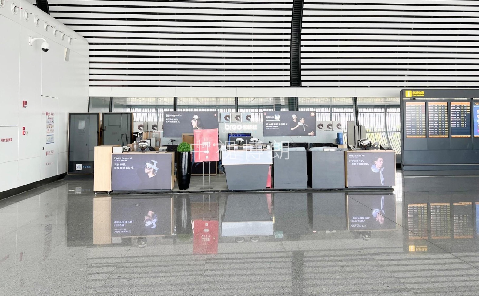 南宁机场广告-国内出发候机大厅展位3