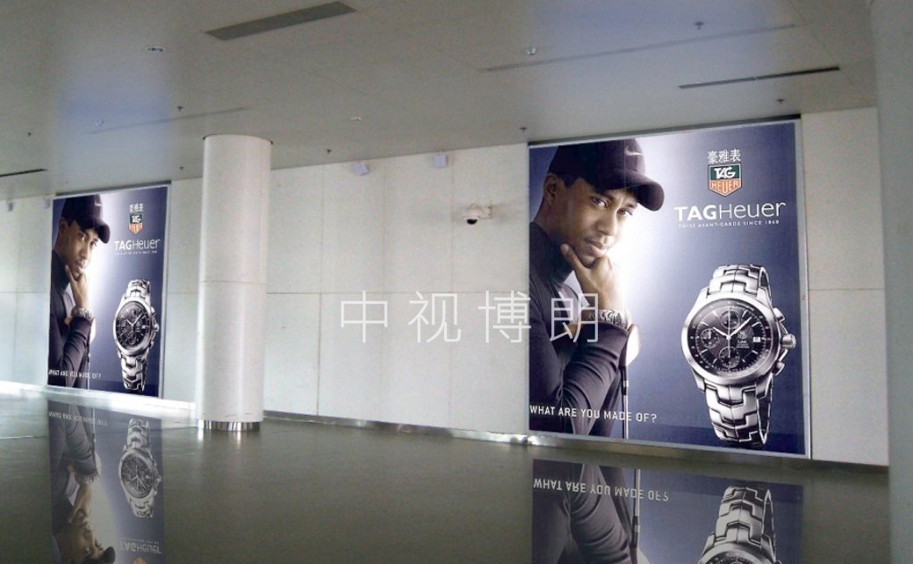 南宁机场国内出发候机座椅区墙面灯箱广告