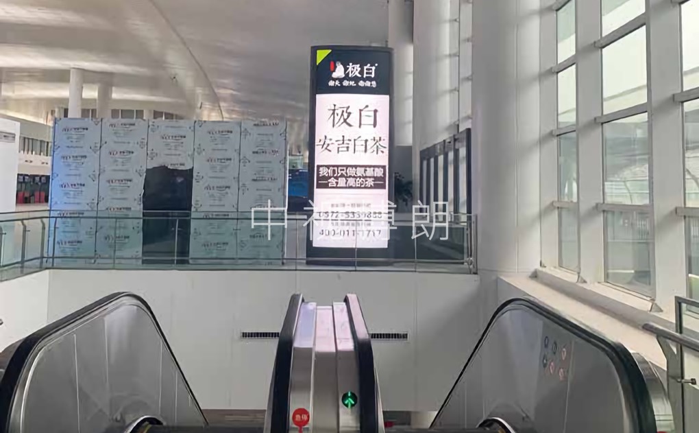 南通机场出发大厅立式灯箱广告