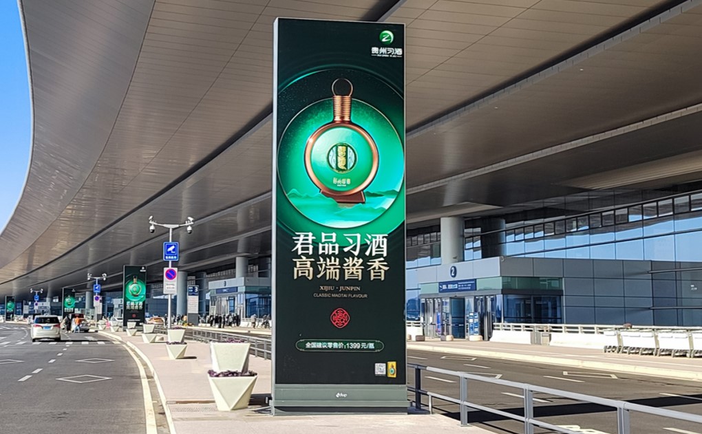 青岛机场广告-户外车道双面图腾灯箱套装