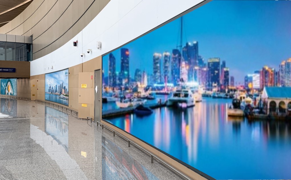 青岛机场广告-国际到达走廊墙面灯箱
