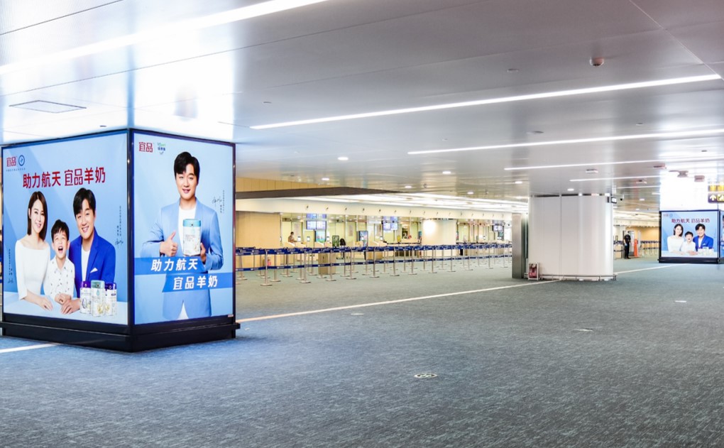 青岛机场广告-国内安检区包柱灯箱套装