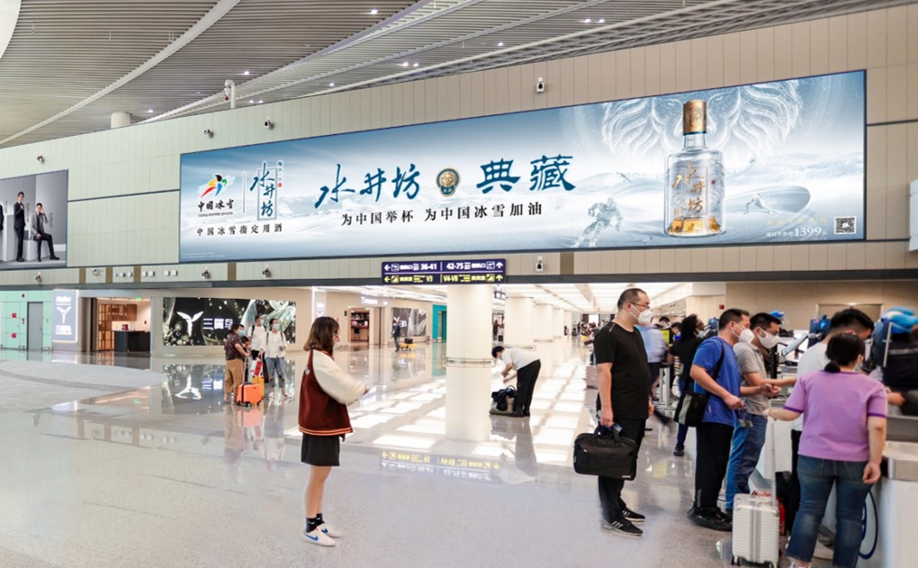 青岛机场广告-国内安检后高空灯箱套装