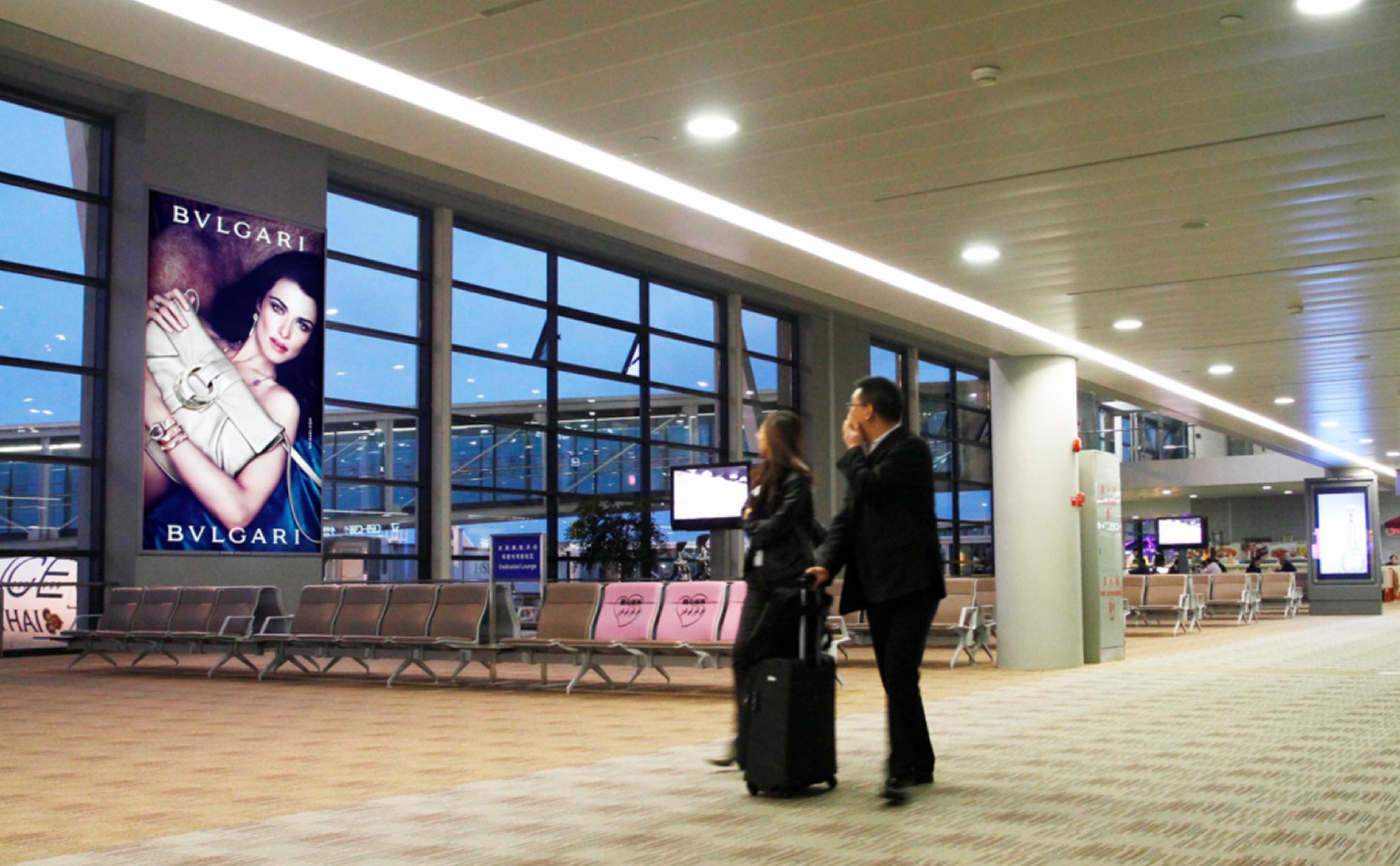 上海机场广告-浦东T2候机大厅巨型灯箱