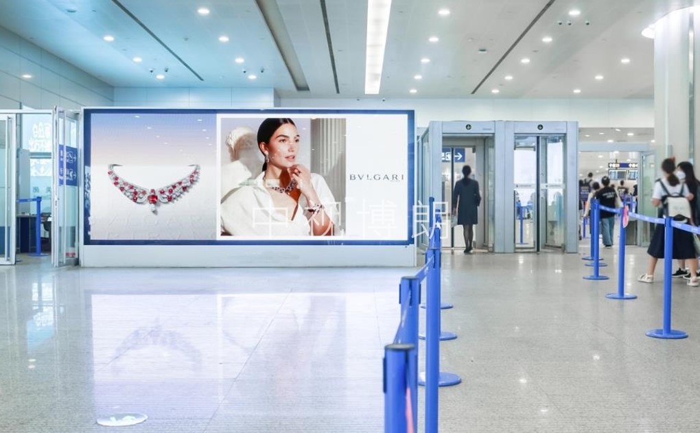 上海机场广告-浦东T2到达通廊LED屏套装