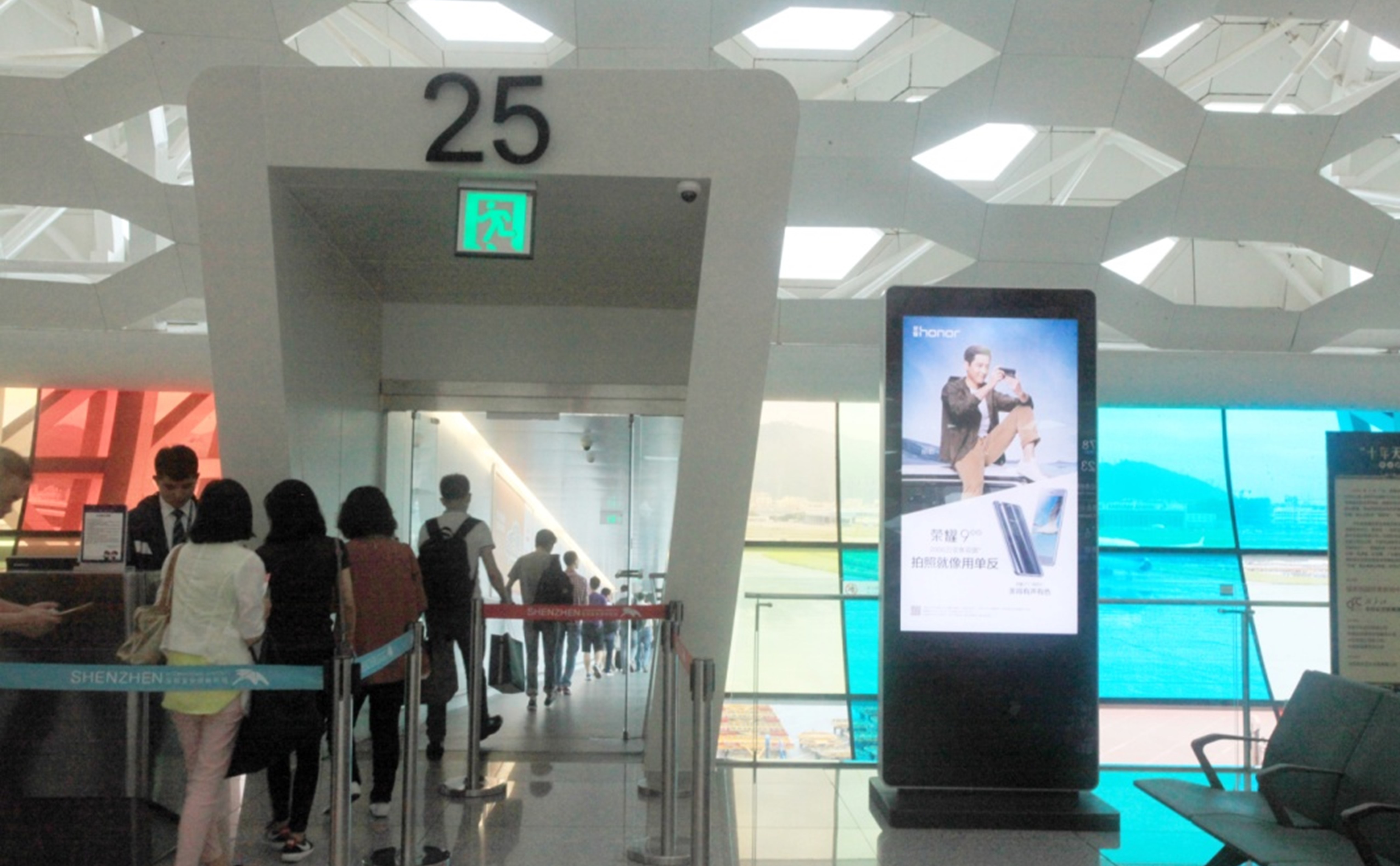 深圳机场广告-出发候机区全覆盖联排屏幕
