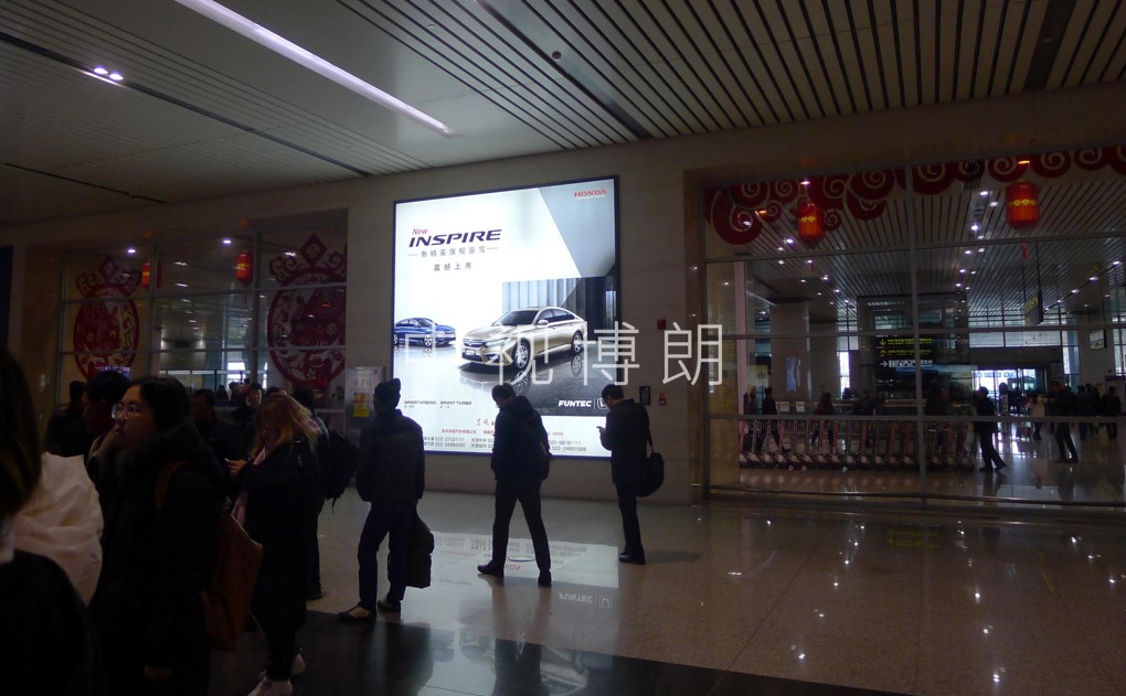 天津机场广告-到达行李厅出口墙面灯箱