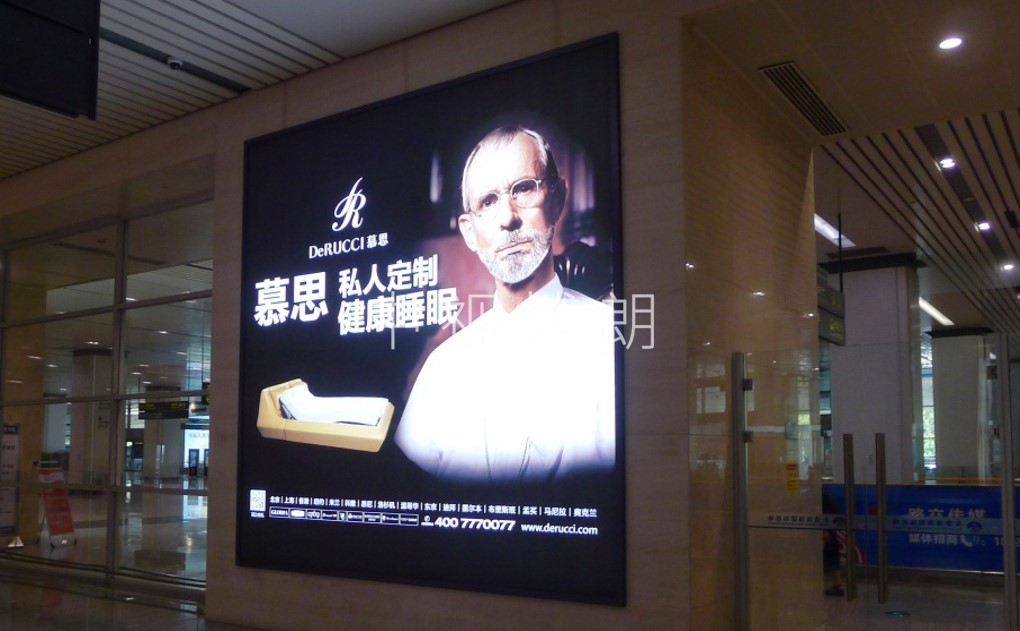 天津机场广告-到达行李厅出口墙面灯箱