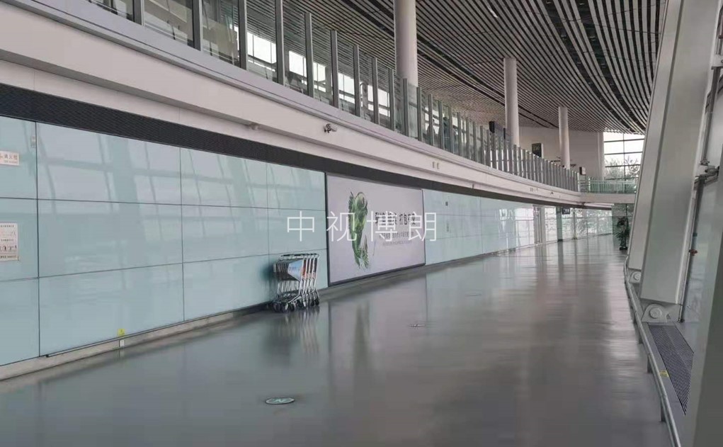 天津机场广告-到达通廊灯箱D023