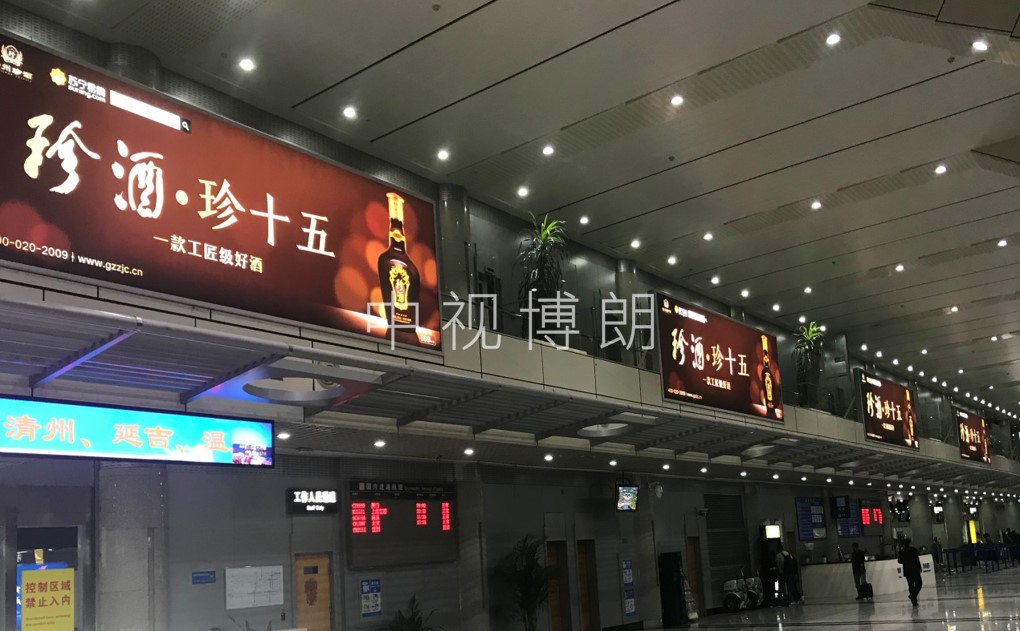 威海机场出发大厅灯箱广告