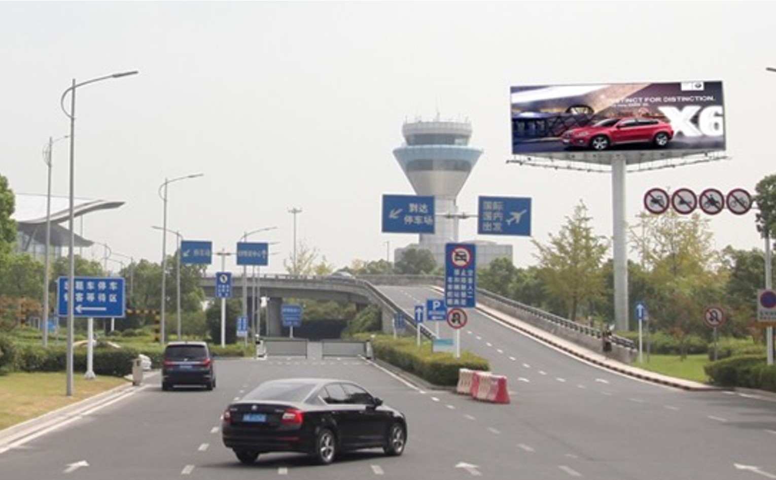 扬州泰州广告、机场进出路广告、灯箱广告