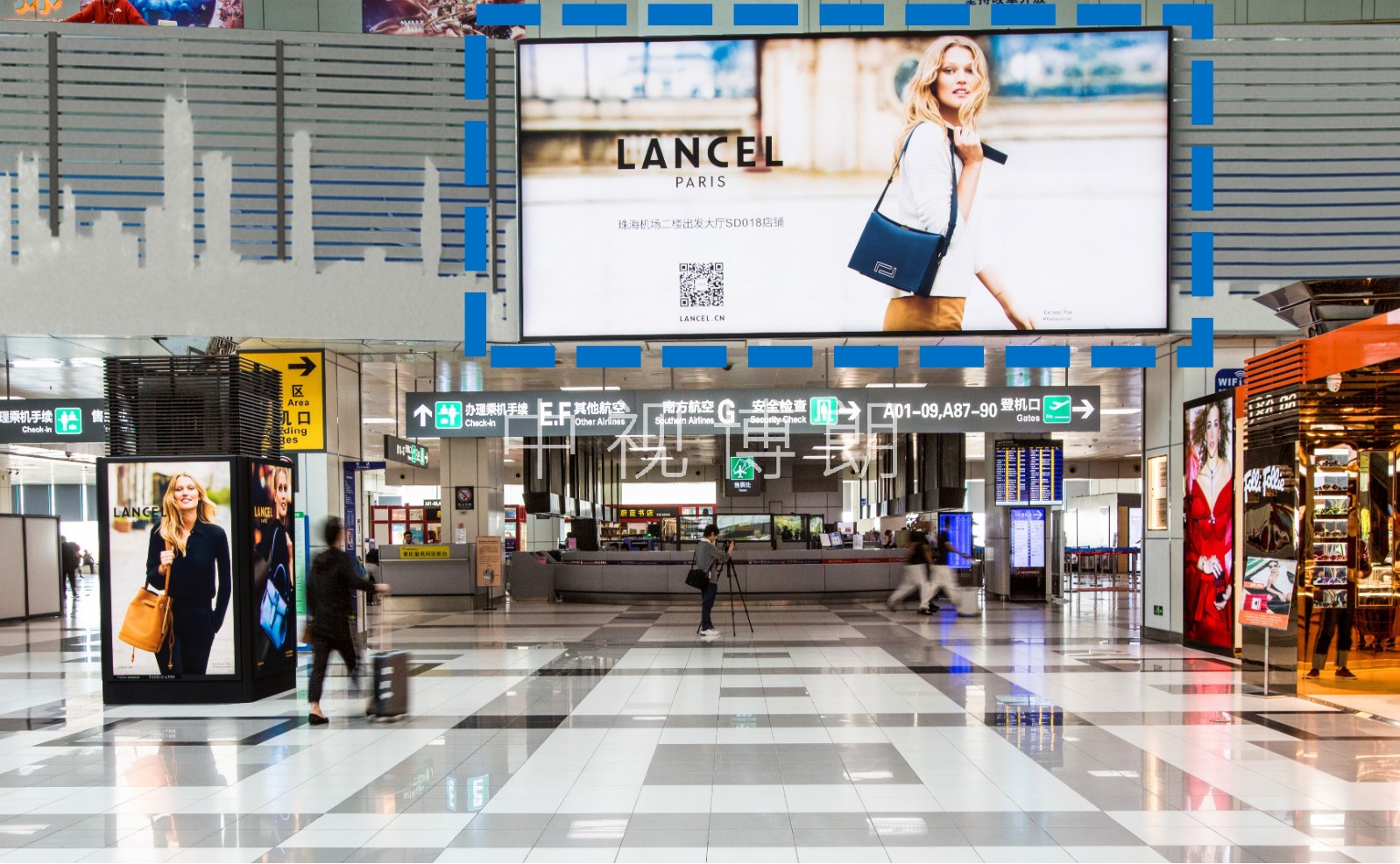 Zhuhai Airport Advertising-办票岛两侧门楣灯箱